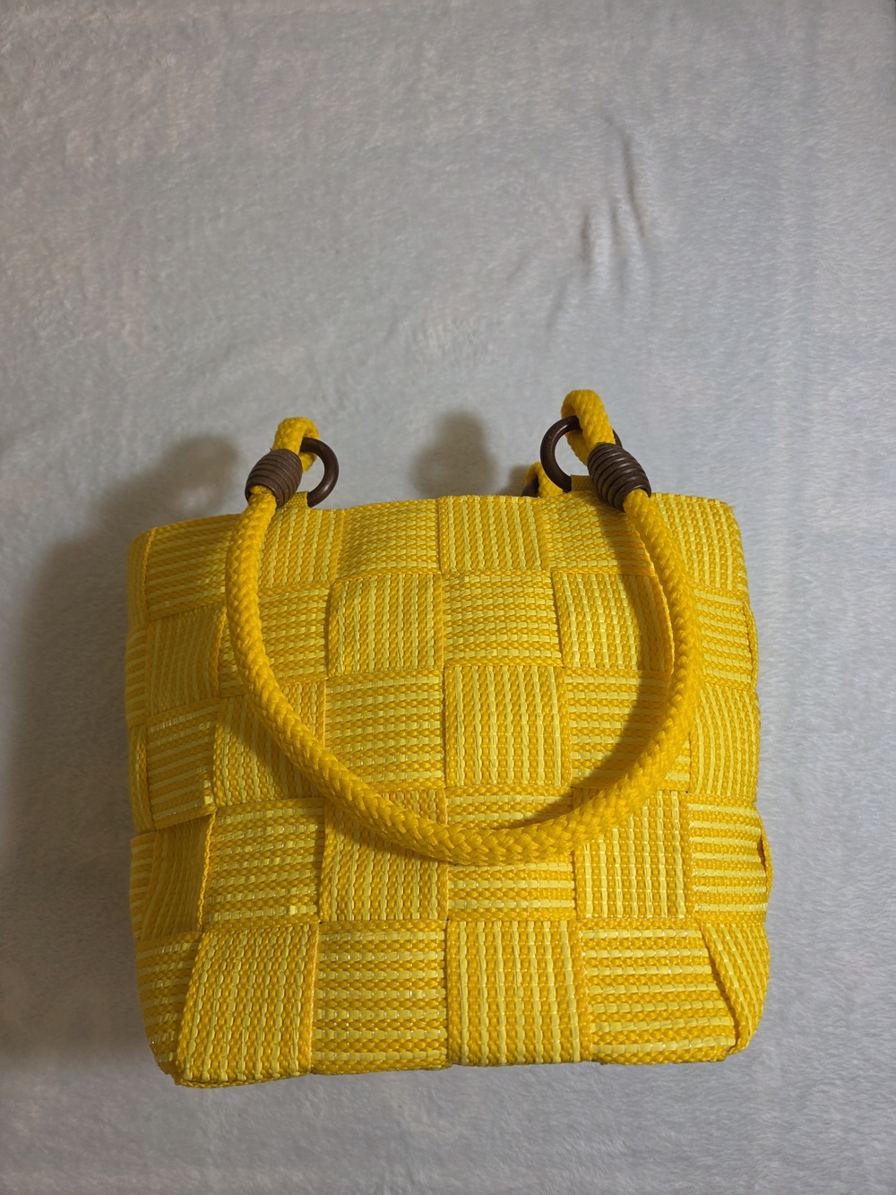 M&G Bertini Yellow Woven Basket Tote Bag Wooden Ring Handles Summer Beach Purse - Picture 9 of 15